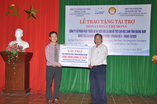 Công ty CP Điện gió La Gan tặng 460 triệu đồng học bổng cho học sinh Quảng Nam