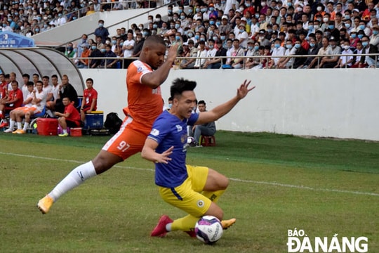 V-League 2021: Thành bại tại ngoại binh - con dao hai lưỡi
