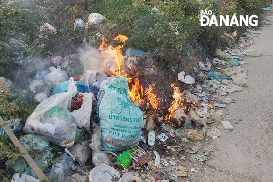 Ô nhiễm dọc nghĩa trang Hòa Sơn