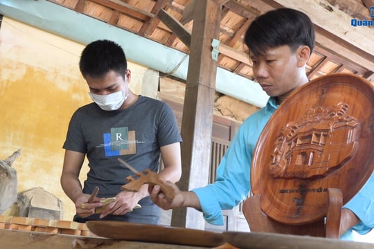 [VIDEO] - Tinh tế đĩa lưu niệm Chùa Cầu