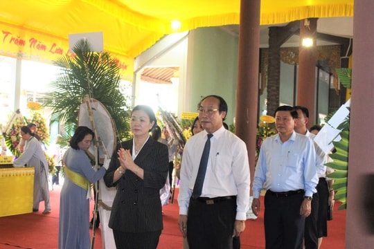 Lãnh đạo Ủy ban Trung ương MTTQ Việt Nam viếng hương Trưởng lão Hòa thượng Thích Thiện Duyên