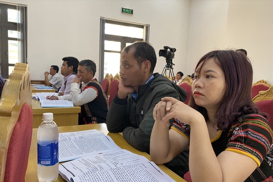 Trang bị kiến thức về bảo tồn tiếng nói và chữ viết Cơ Tu