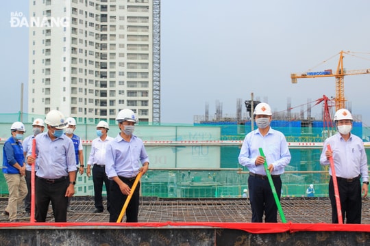 Cất nóc tòa nhà văn phòng ICT 1 thuộc Công viên Phần mềm số 2