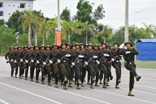 Bế giảng khóa huấn luyện chiến sĩ nghĩa vụ tham gia công an