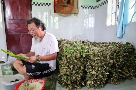 Đậm đà bánh ú tro Thầy Vân