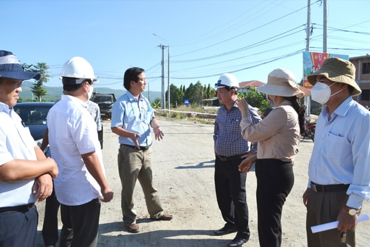 Lãnh đạo tỉnh kiểm tra thi công hạng mục bổ sung cầu Giao Thủy