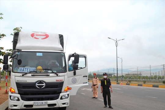 Yêu cầu tuân thủ nghiêm việc vận chuyển hàng hóa ra vào Quảng Nam