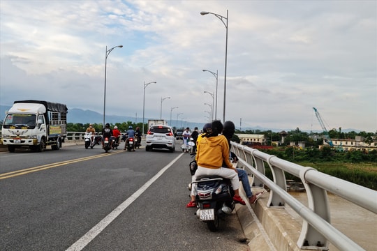 Tìm thấy thi thể nam thanh niên nhảy cầu Giao Thủy