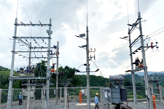 Đóng điện Trạm biến áp trung gian Chà Vàl