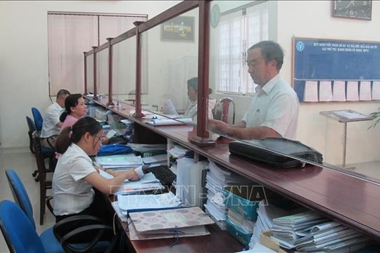 Vừa nghỉ việc do chấm dứt hợp động lao động, thì có được hưởng hỗ trợ từ Quỹ BHTN không?