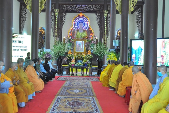 Lãnh đạo tỉnh viếng hương Đại lão Hòa thượng Thích Phổ Tuệ