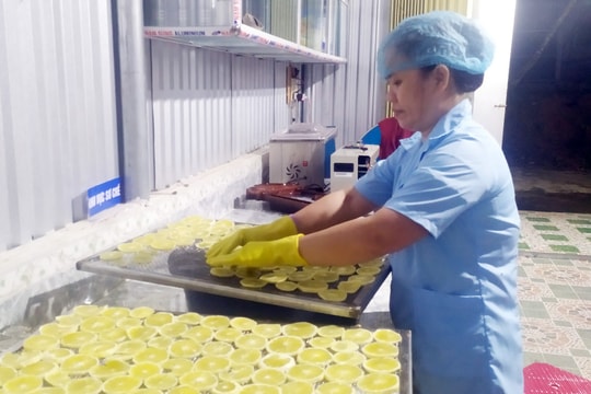 Cam giấy sấy dẻo Tiên Hà: Từ sản phẩm khởi nghiệp đến OCOP 4 sao