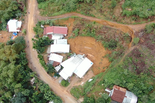 Sạt lở ở khu vực núi Chim