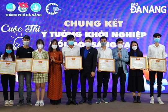 Dự án 'Vi tảo xử lý nước thải thủy sản đoạt giải Nhất cuộc thi 'Light up your creativy' năm 2021