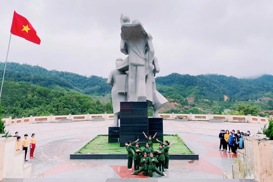 Học sinh Tây Giang hướng về cội nguồn