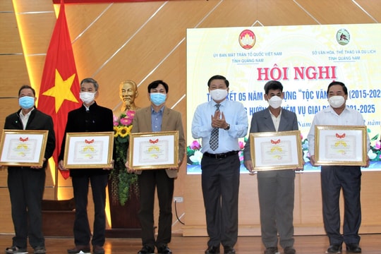 Tộc văn hóa phát huy giá trị truyền thống