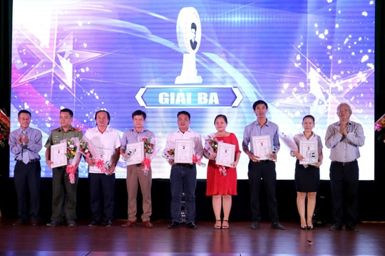 450 triệu đồng trao  thưởng Giải Báo chí Huỳnh Thúc Kháng  lần thứ 15