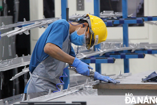 Bảo đảm lưu thông hàng hóa, hành khách và phục hồi sản xuất