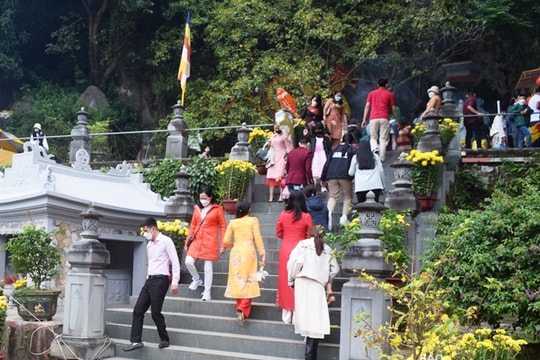 Hơn 5.700 lượt khách tham quan danh thắng Ngũ Hành Sơn dịp Tết