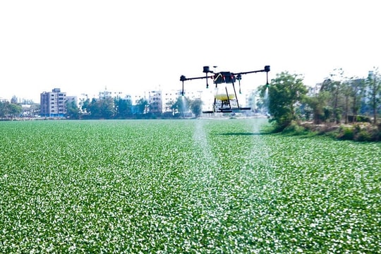 Ấn Độ phát triển nông nghiệp với máy bay không người lái