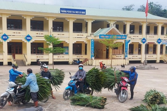 Sửa nhà gươl trong trường học