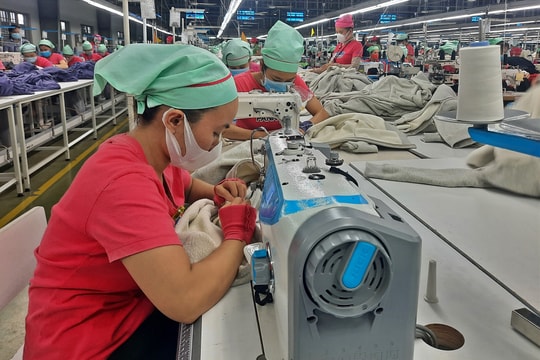 Người lao động lẫn doanh nghiệp đều được lợi khi tăng giờ làm thêm