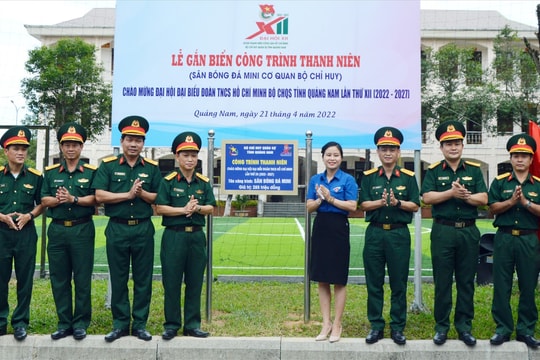 Gắn biển công trình chào mừng Đại hội Đoàn thanh niên Bộ Chỉ huy Quân sự tỉnh