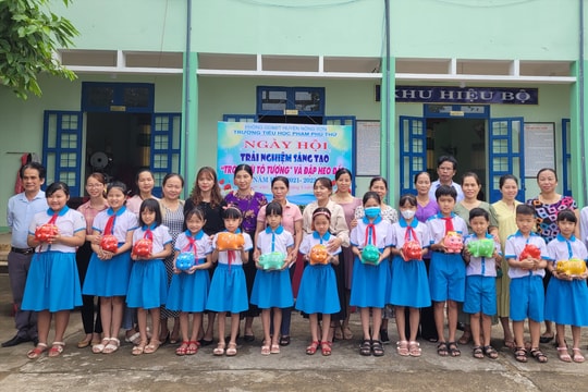 Nuôi heo đất giúp bạn nghèo