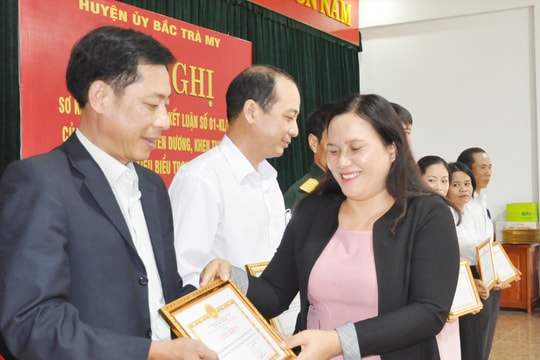 Bí thư chi bộ gương mẫu, vì dân