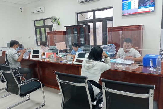 Chuyển giải quyết thủ tục hành chính qua dịch vụ bưu chính công ích ở Núi Thành: Khởi đầu thuận lợi