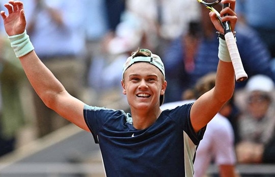 Tay vợt 19 tuổi người Đan Mạch đi vào lịch sử Grand Slam