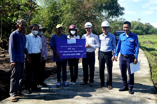 Tổng Công ty Điện lực miền Trung hỗ trợ 70 căn nhà tình nghĩa tại miền Trung - Tây Nguyên