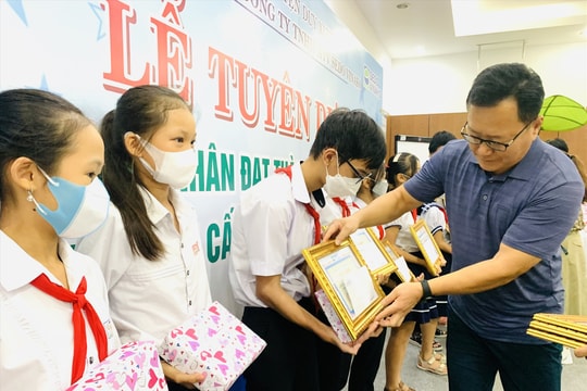 Công đoàn Công ty TNHH MTV Sedo Vinako khen thưởng gần 100 con em công nhân