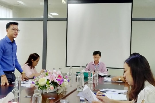 Lập số điện thoại tiếp nhận thông tin về thực thi công vụ của cán bộ, công chức