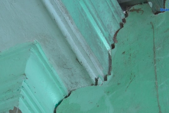 [VIDEO] - Xây kè gây nứt nhà dân