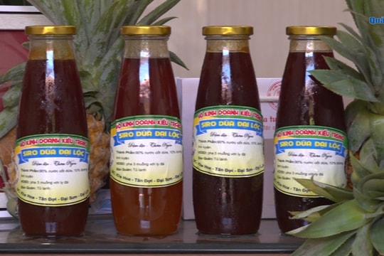 [VIDEO] - Độc lạ nước ép dứa Khe Hoa