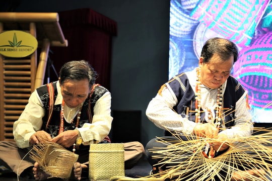 Xây dựng vùng nguyên liệu mây tre lá bền vững