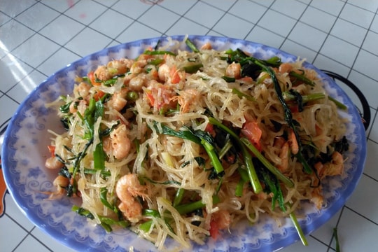 Phở sắn trộn tôm nõn