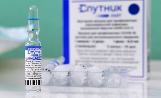 Vaccine xịt mũi của Nga chống lại tất cả các chủng virus SARS-CoV-2