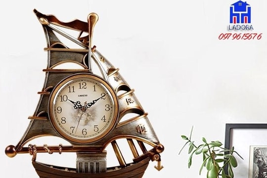 Trưng bày những món đồ trang trí bàn làm việc nào đẹp và phong thủy