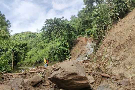 Ngổn ngang đường sá vùng cao Nam Giang