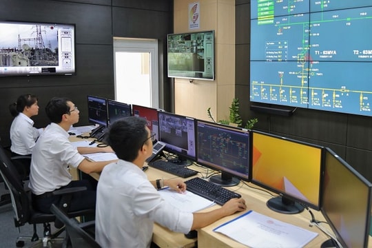 Ứng dụng công nghệ, bảo đảm an toàn điện mùa mưa bão