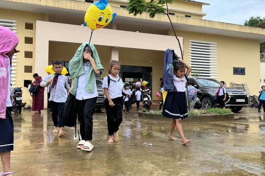 Học sinh vùng sạt lở núi Phước Sơn: Nhọc nhằn đi tìm con chữ