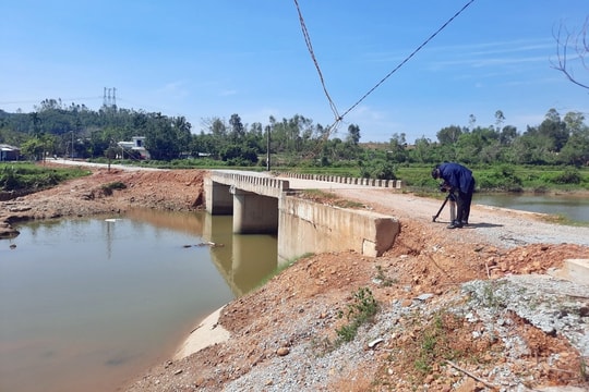 Tam Kỳ: Cầu Vũng Giang chậm tiến độ 2 năm