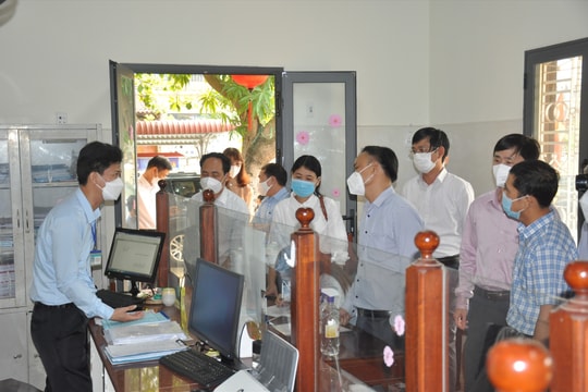 Tập trung xây dựng đội ngũ cán bộ "5 có, 3 không"