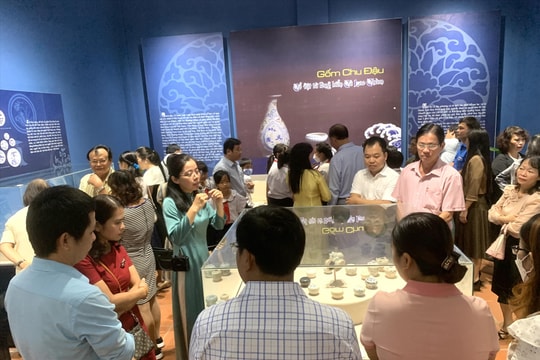 Tiếp nhận hiện vật và khai trương Phòng trưng bày "Gốm Chu Đậu – cổ vật từ lòng biển"
