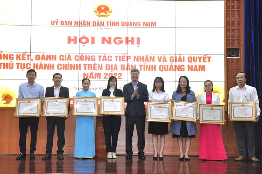 Đẩy nhanh chuyển giao tiếp nhận, giải quyết TTHC qua bưu chính công ích