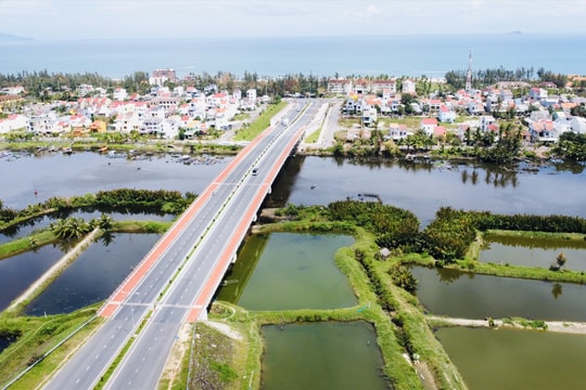 Cầu qua phố thị