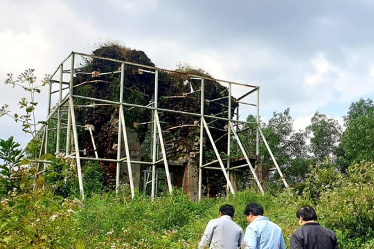 Chuyên gia Ấn Độ khảo sát Phật viện Đồng Dương