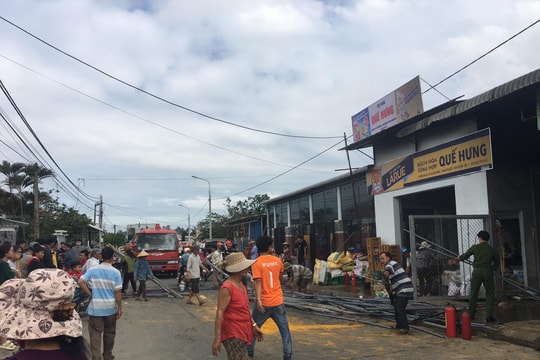 Cháy tiệm tạp hóa ở thị trấn Nam Phước